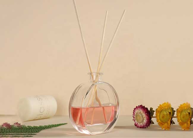 Flat round air fresh clear 50ml glass diffuser bottle with reeds for home/car/office