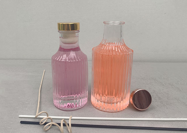 High quality debossed 100ml 150ml cheap crystal glass alcohol bottles with cork bulk