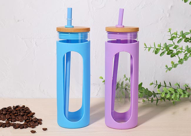 Wholesale crystal 600ml resuable glass bubble tea bottle with wooden lid and straw