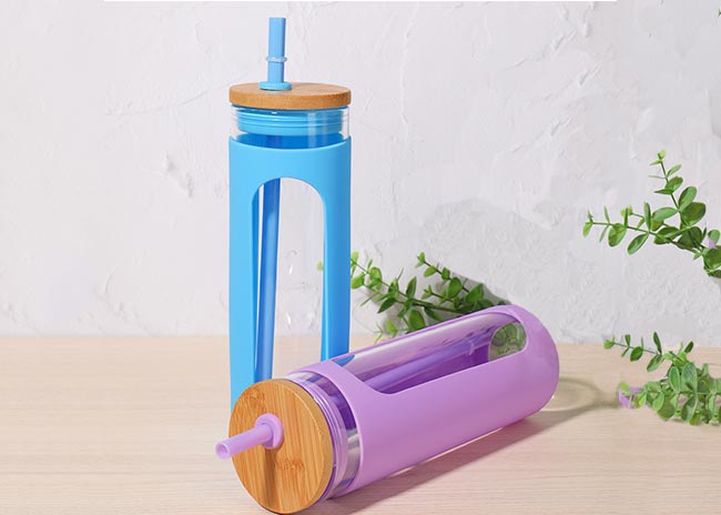 Wholesale crystal 600ml resuable glass bubble tea bottle with wooden lid and straw