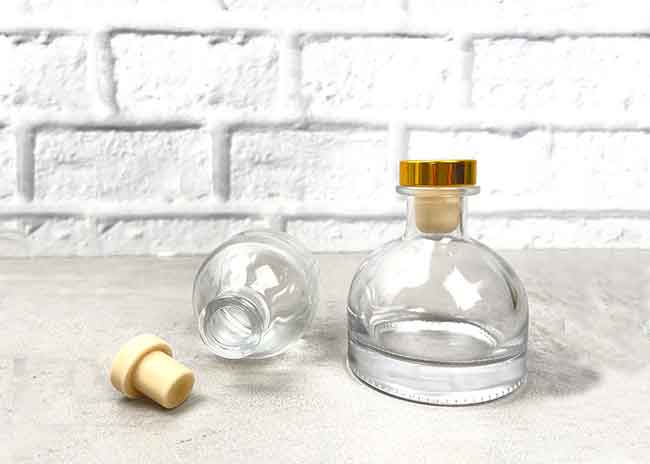 Unique 50ml 100ml decorative glass diffuser bottles with stopper from supplier
