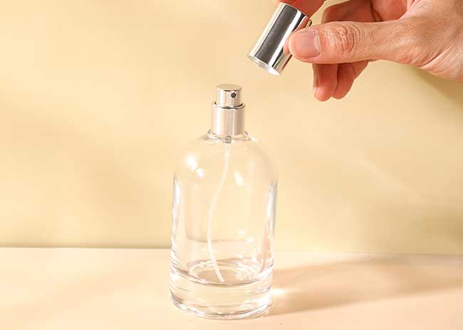 Wholesale clear 30ml 50ml 100ml glass fragrance spray bottles with fine mist spray