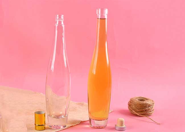 Wholesale 500ml clear glass whiskey bottles with gold caps 