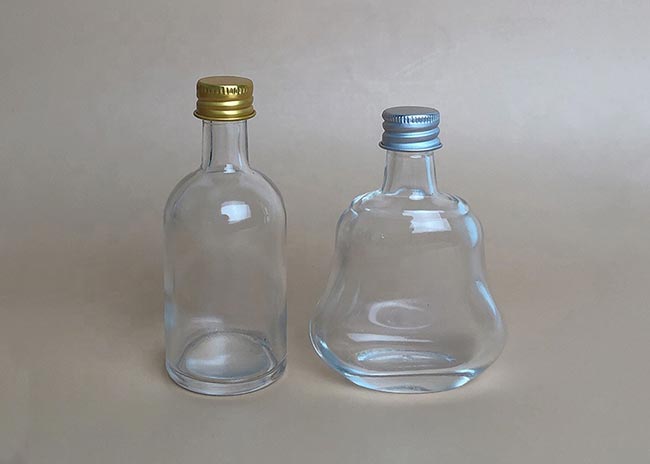 Bulk sale clear small 50ml glass liquor sample bottles with aluminum caps