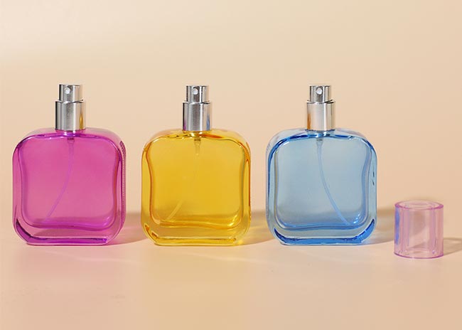 Refillable small clear 50ml glass perfume bottles with sprayer from china supplier