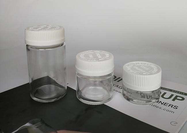 Wholesale clear 1oz glass cannabis display jars for medical marijuana dispensaries