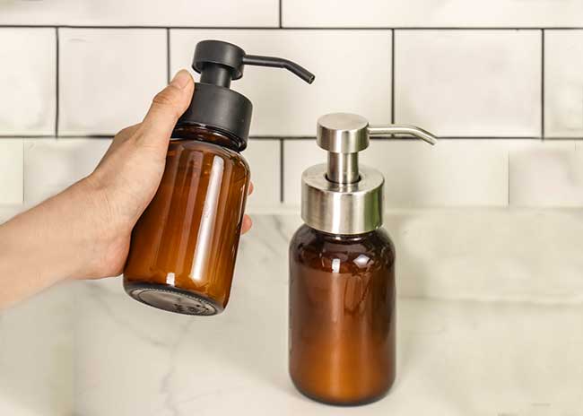 Refillable 250ml 380ml amber glass soap bottles with pump from lotion bottle supplier