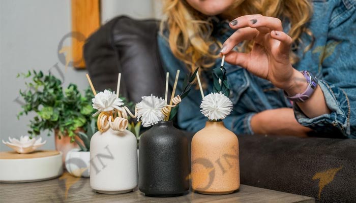 A Complete Guide on How to Use a Reed Diffuser Bottle