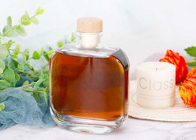 Factory price clear 150ml 5oz glass flask liquor bottle with cork from supplier