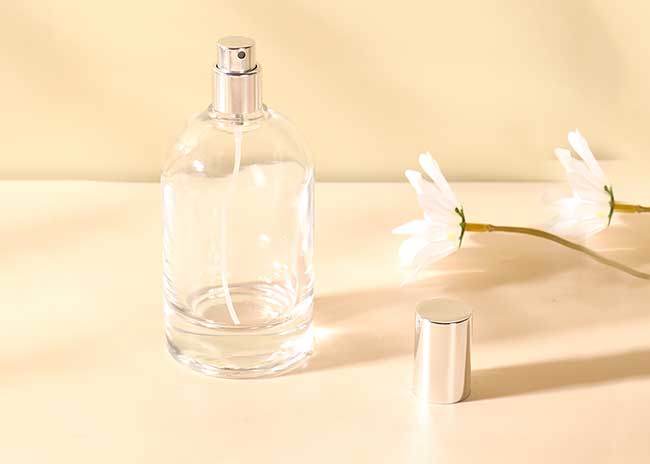 Wholesale clear 30ml 50ml 100ml glass fragrance spray bottles with fine mist spray