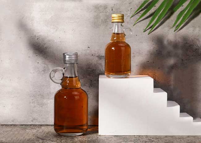 Clear 40ml 100ml glass wine bottles with handle and metal caps for vodka whiskey