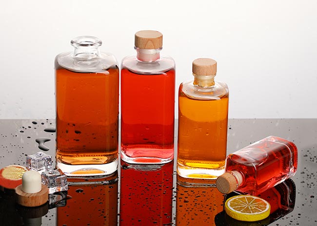 Low price 8oz square clear glass juice bottles with screw caps for orange/apple/lemon juice